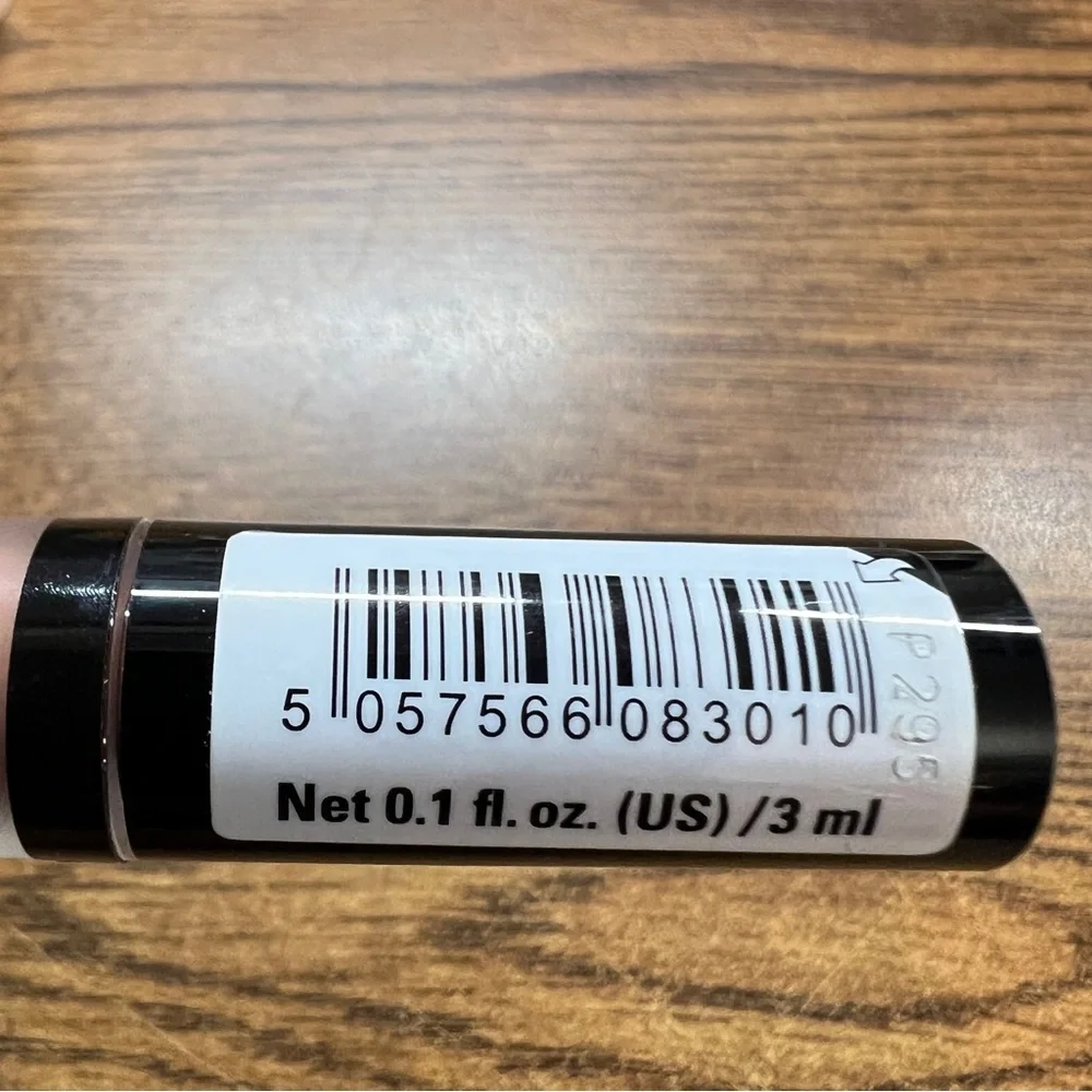 Revolution Matte “Matte Head Turner #121” Lip